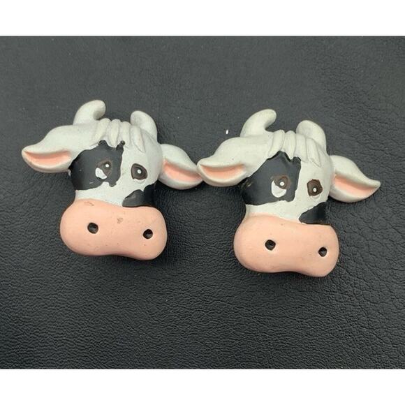 Vintage Adorable And Whimsical Cow Resin Clip On Earrings - Picture 3 of 4